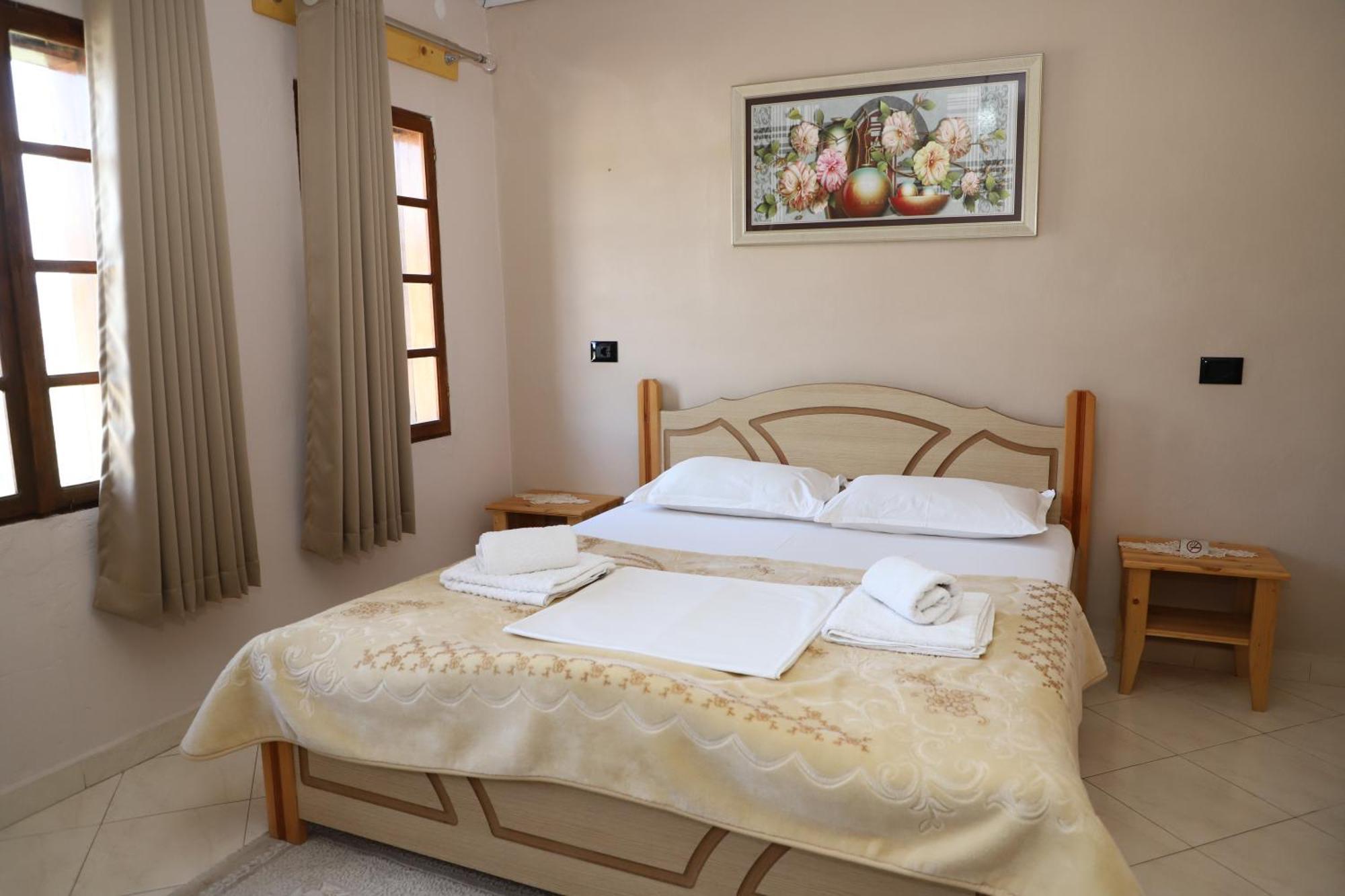 Guest House Lion Berat Exterior photo