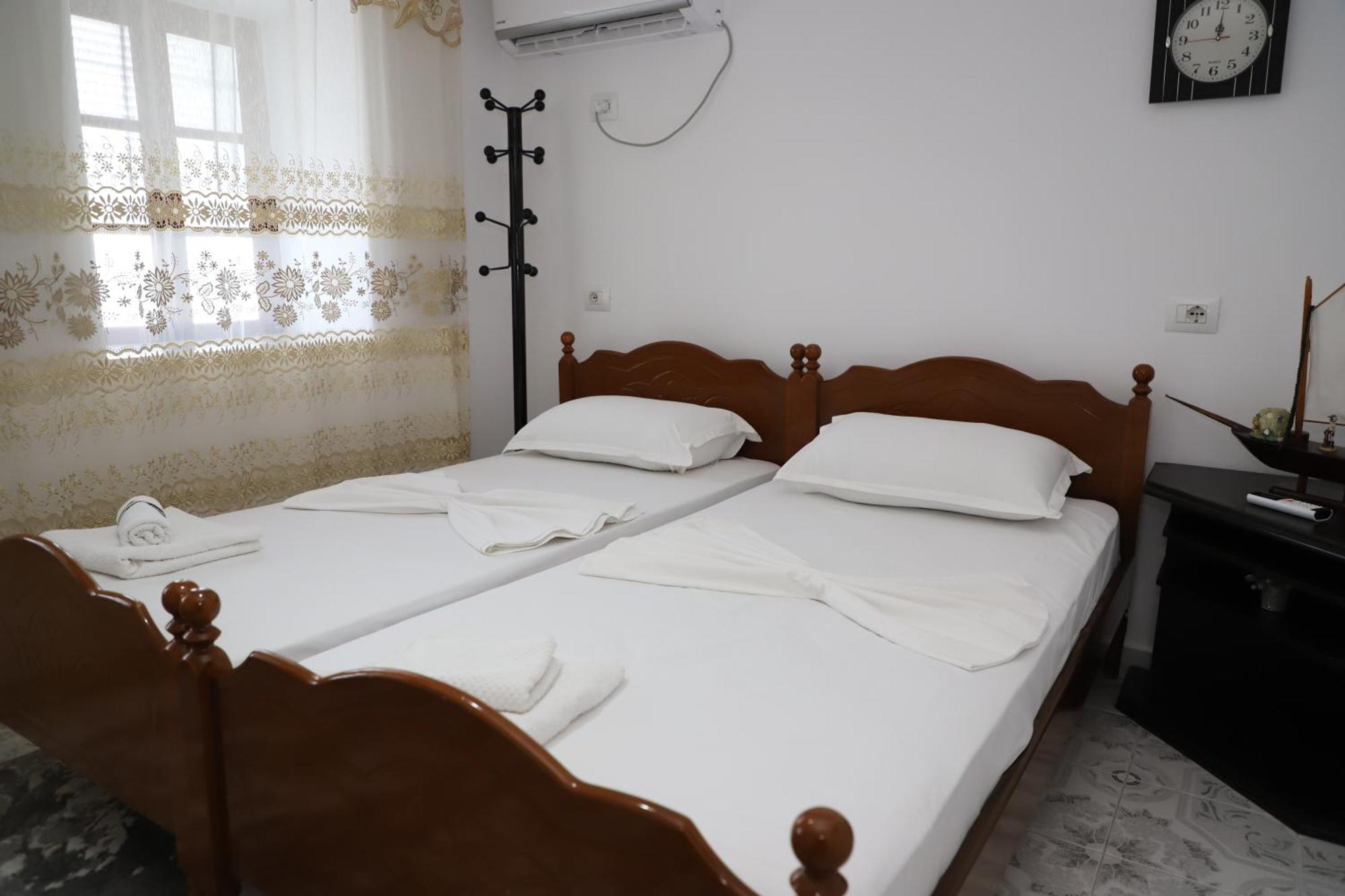 Guest House Lion Berat Exterior photo