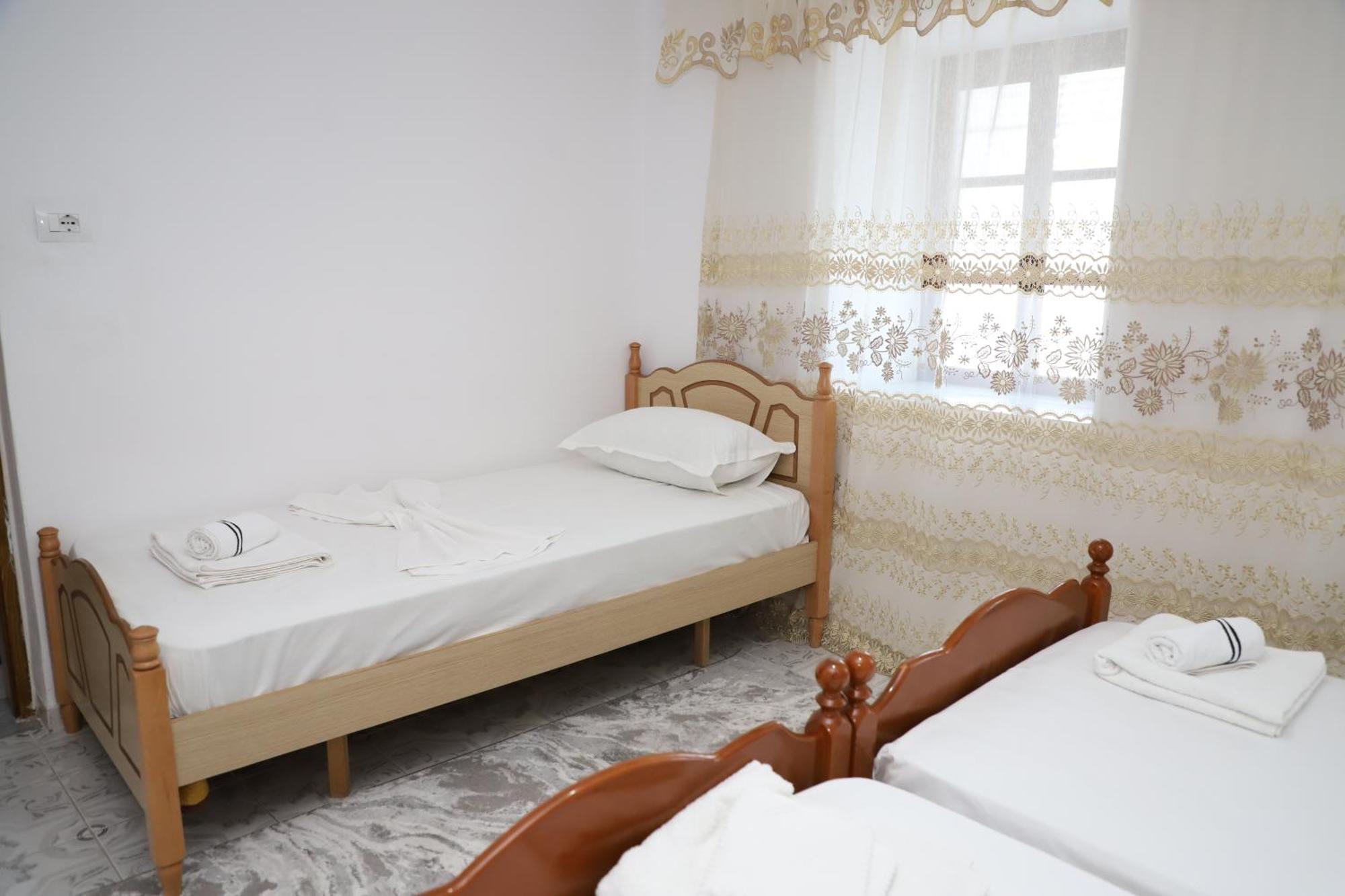Guest House Lion Berat Exterior photo
