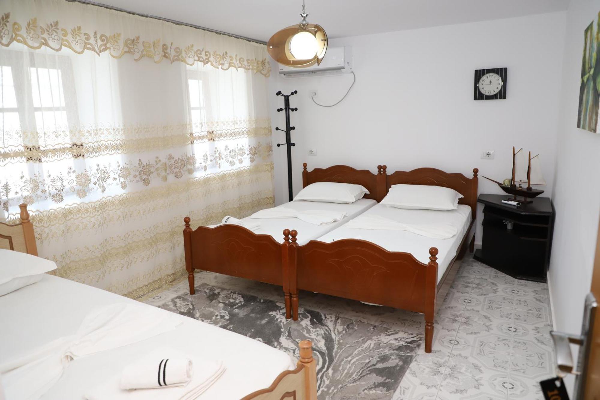 Guest House Lion Berat Exterior photo